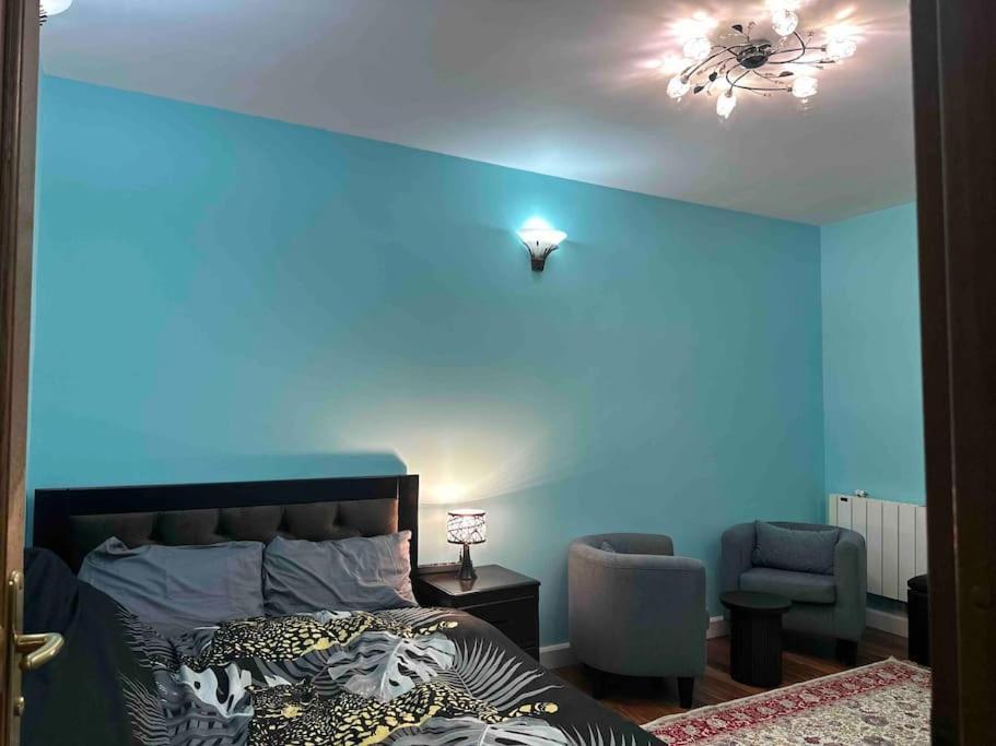 Appartement Apparemment - Tour Eiffel - Grenelle Paris